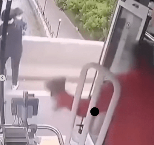 Against the backdrop of a bridge, two women stand side by side, their faces reflecting a mixture of concern and contemplation. The setting hints at the recent events on the bridge, creating a sense of tension and uncertainty. The image encapsulates the aftermath, where individuals are left to process the gravity of what could have transpired. It prompts viewers to ponder the fragility of life and the shared experience that binds them in that particular moment.