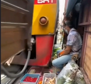 Thailand’s Maeklong Railway Market: Where the Train Has a Regular&nbsp;Booking